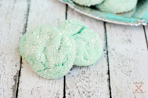 Frozen inspired Cake Mix Cookies | www.momstestkitchen.com | #cakemixrecipes #easydesserts