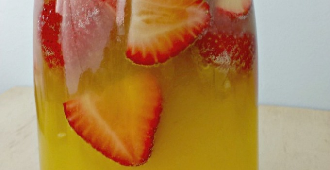 Strawberry Mimosas from #jugglingactmama as seen on #momstestkitchen