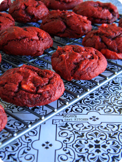 Cream Cheese Swirled Red Velvet Cookies #SundaySupper