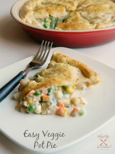 Easy Vegetable Pot Pie | www.momstestkitchen.com | #piday